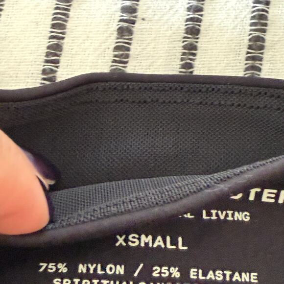 SpIRITUAL GANGSTER | Black Nirvana Lotus 7/8 Legging | Extra Small - Picture 6 of 7